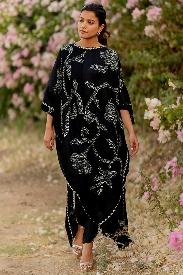 Black Gajji Silk Asymmetric Kurta Set by Dyelogue at Pernia's Pop Up Shop