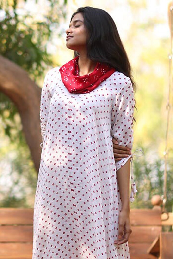 White Gajji Silk Kurta Set by Dyelogue at Pernia's Pop Up Shop