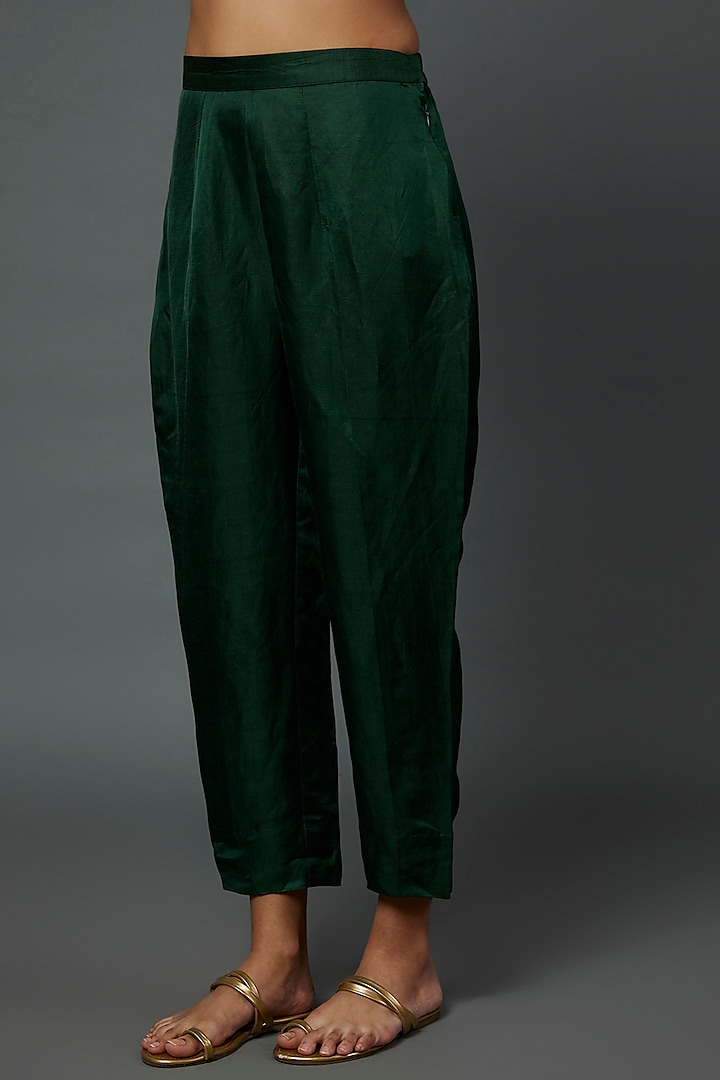 Bottle Green Chanderi Cotton Embroidered Kurta Set by Divya Kanakia at Pernia's Pop Up Shop