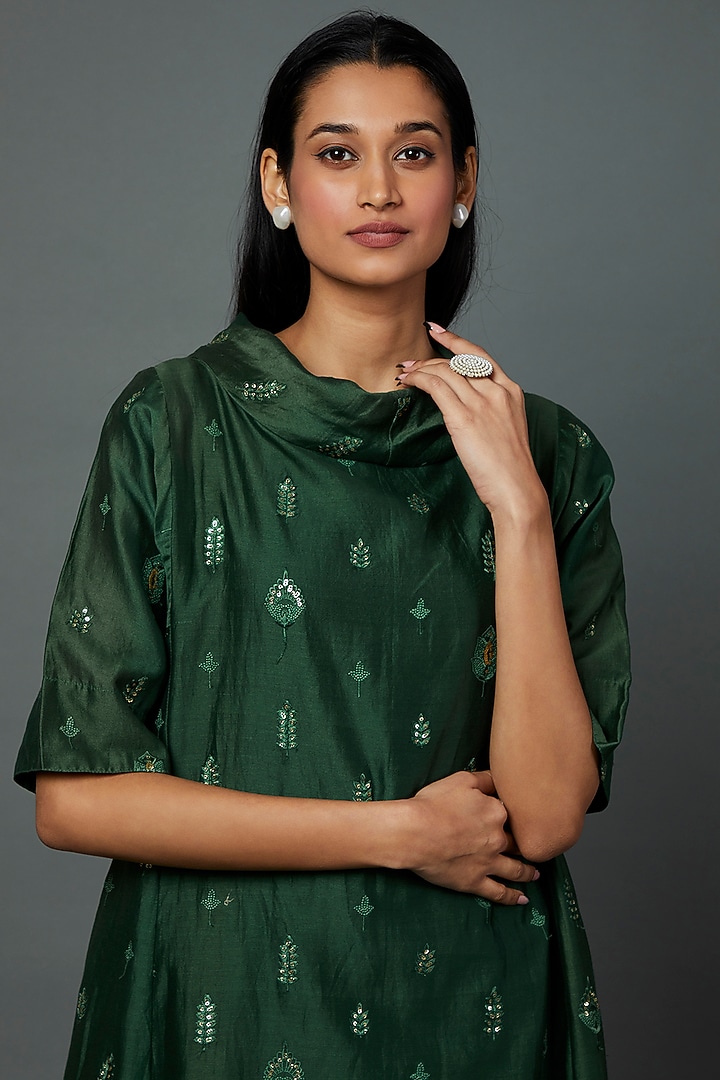 Bottle Green Chanderi Cotton Embroidered Kurta Set by Divya Kanakia at Pernia's Pop Up Shop