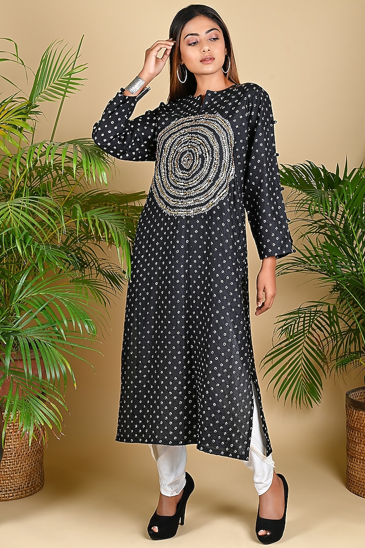 Black Mulberry Silk Hand Embellished Straight Kurta by Dyelogue at Pernia's Pop Up Shop