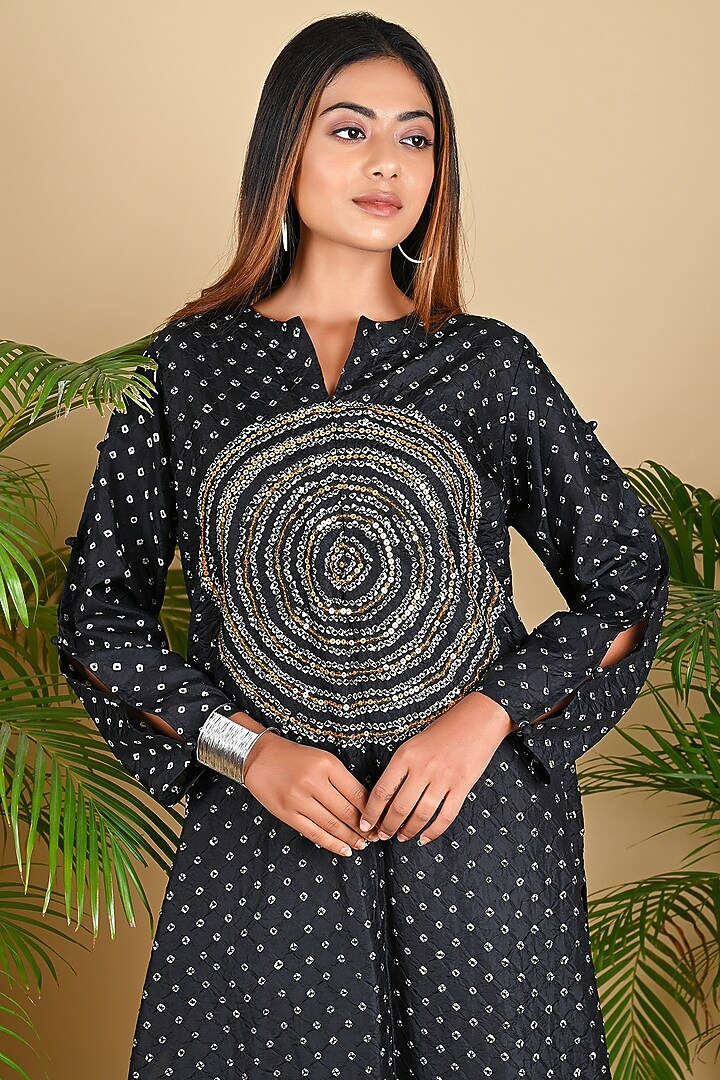 Black Mulberry Silk Hand Embellished Straight Kurta by Dyelogue at Pernia's Pop Up Shop