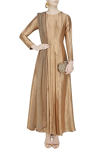 Flesh Color Banarasi Pleated Kurta and Tilla Embroidered Dupatta Set by Divya Gupta