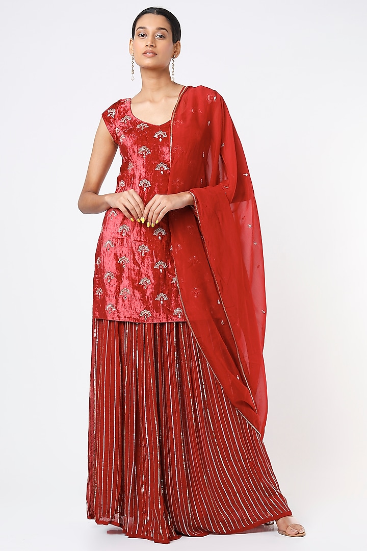 Red Embroidered Kurta Set by Ease
