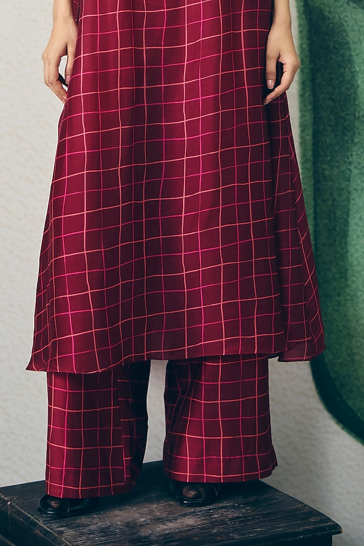 Wine Silk Organza Checkered Kurta Set by Ease at Pernia's Pop Up Shop