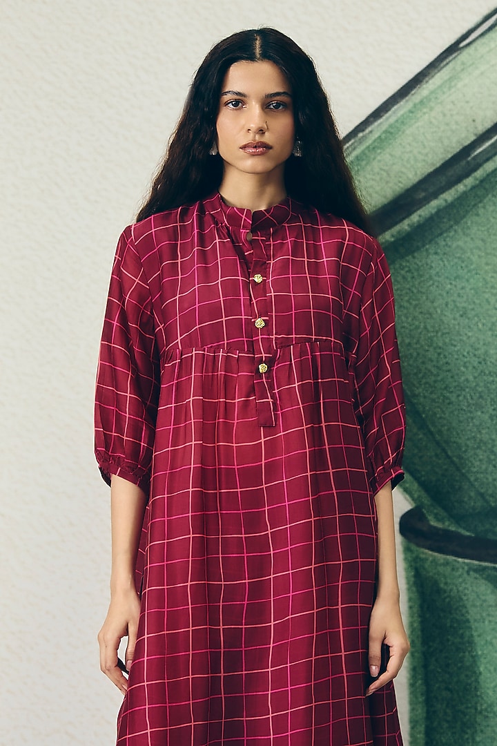 Wine Silk Organza Checkered Kurta Set by Ease at Pernia's Pop Up Shop
