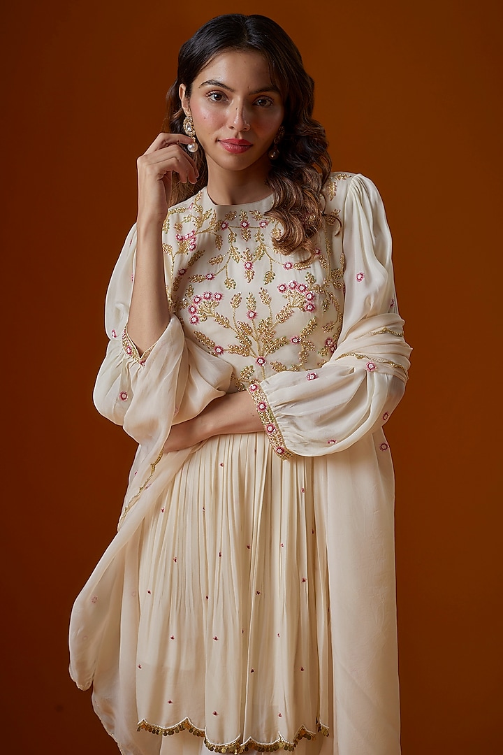 Off-White Pure Crepe Dhoti Set by Ease at Pernia's Pop Up Shop