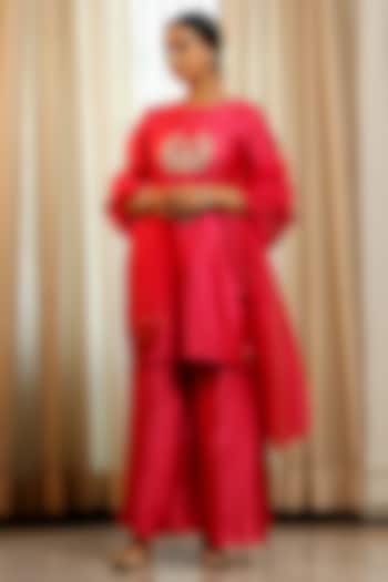Pink Chiniya Silk Hand Embroidered Kurta Set by EEDA at Pernia's Pop Up Shop