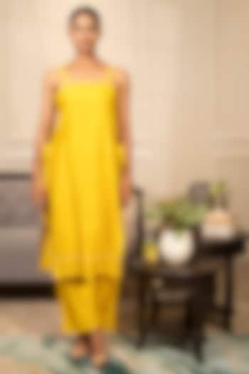 Yellow Chanderi Kurta Set by EEDA at Pernia's Pop Up Shop
