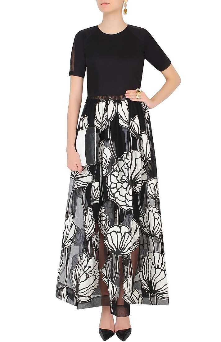 Black and white floral encroaching maxi dress with fitted skirt available only at Pernia's Pop Up Shop.
