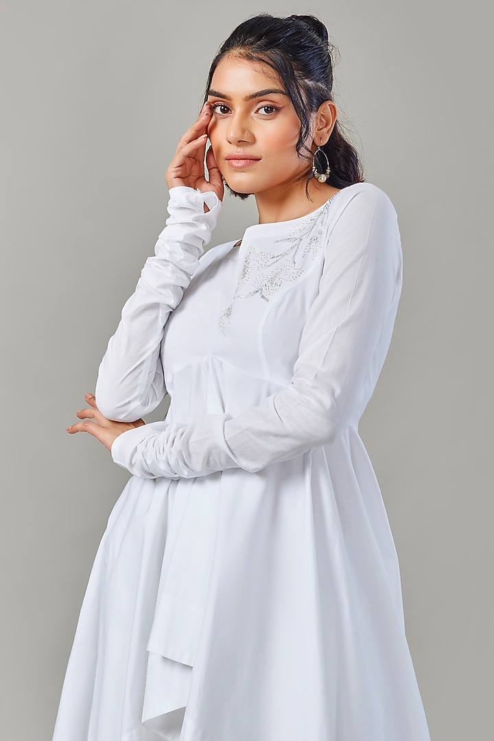 White Cotton & Poplin Embroidered Tunic Set by Ek Dhaaga at Pernia's Pop Up Shop