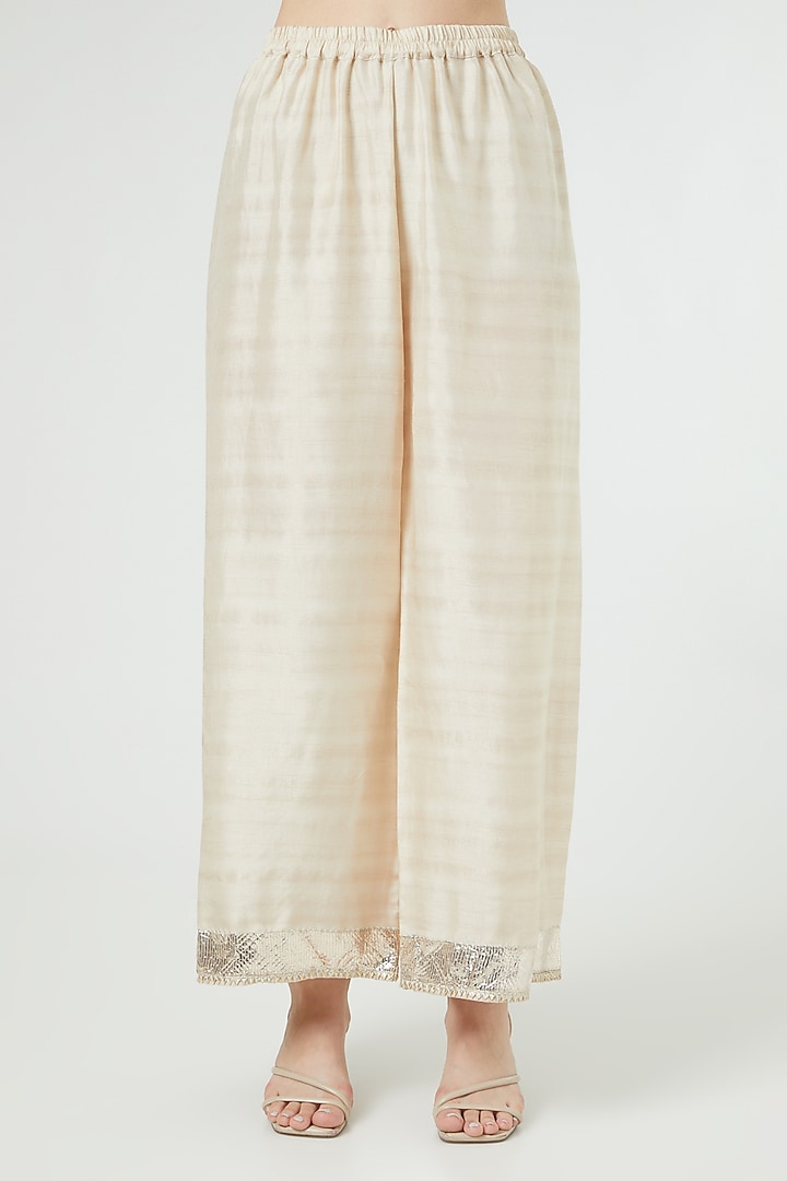 Ivory Embroidered Kurta Set by Ekta Singh at Pernia's Pop Up Shop