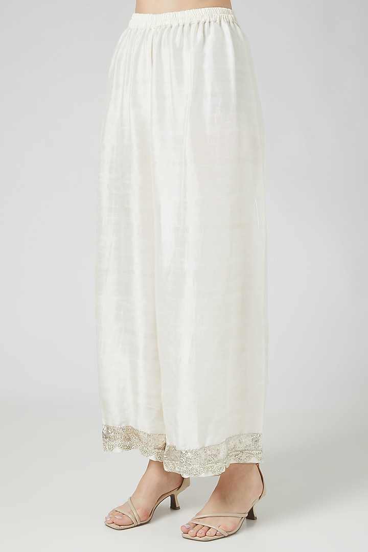 Lilac Embroidered Kurta Set by Ekta Singh at Pernia's Pop Up Shop
