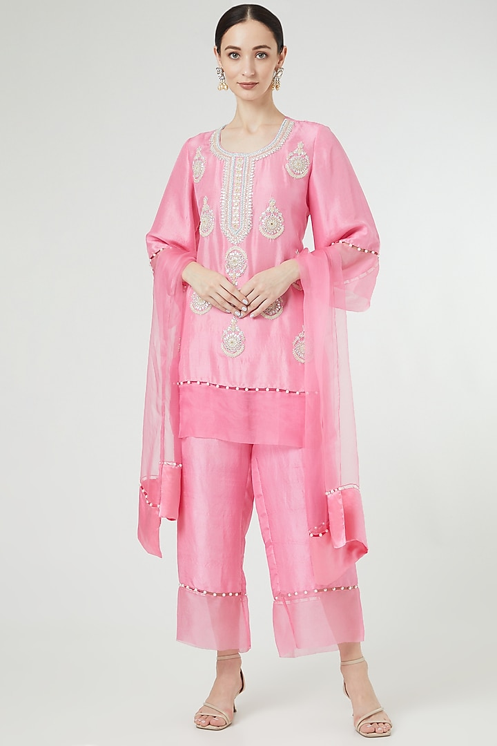 Pink Embroidered Kurta Set by Ekta Singh