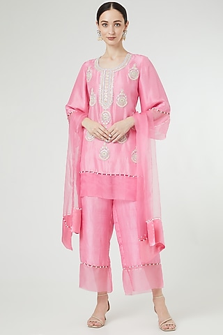 Pink Embroidered Kurta Set by Ekta Singh
