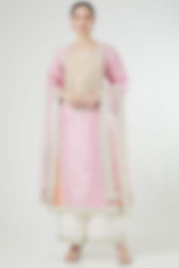 Pink & Peach Embroidered Kurta Set by Ekta Singh at Pernia's Pop Up Shop