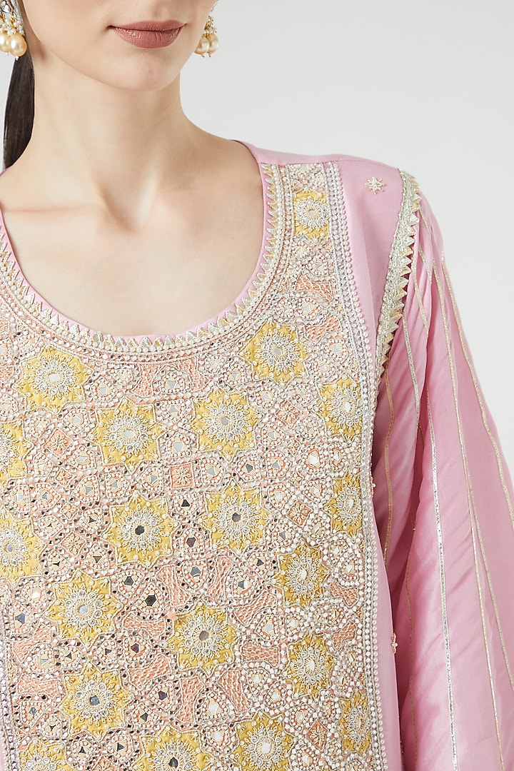 Pink & Peach Embroidered Kurta Set by Ekta Singh at Pernia's Pop Up Shop