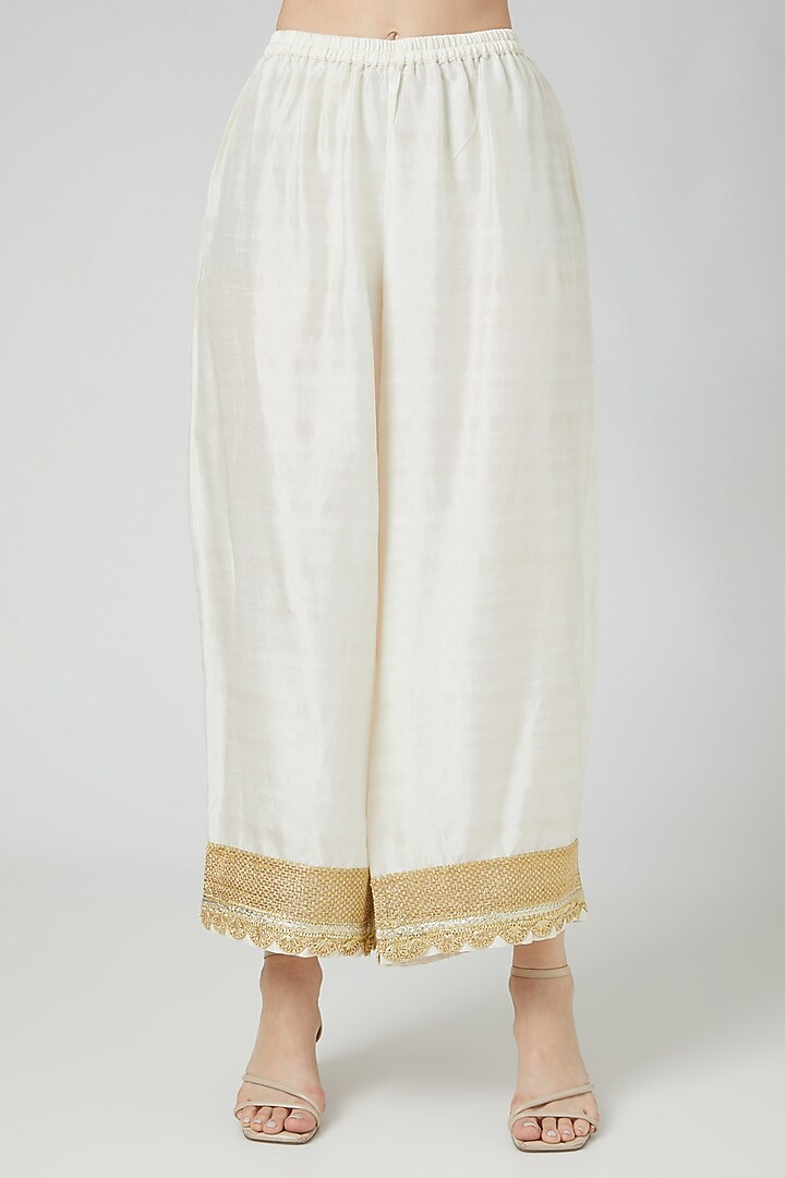 Pink & Peach Hand Embroidered Kurta Set by Ekta Singh at Pernia's Pop Up Shop