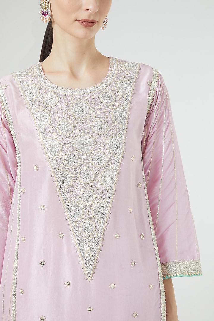 Lilac Hand Embroidered Kurta Set by Ekta Singh at Pernia's Pop Up Shop