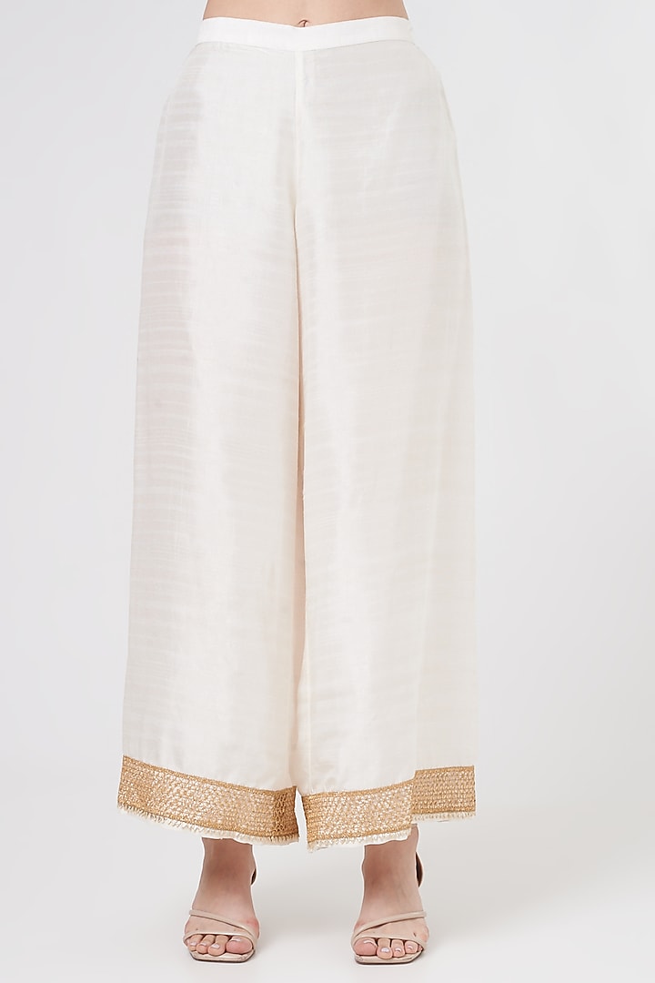 Green Hand Embroidered Kurta Set by Ekta Singh at Pernia's Pop Up Shop