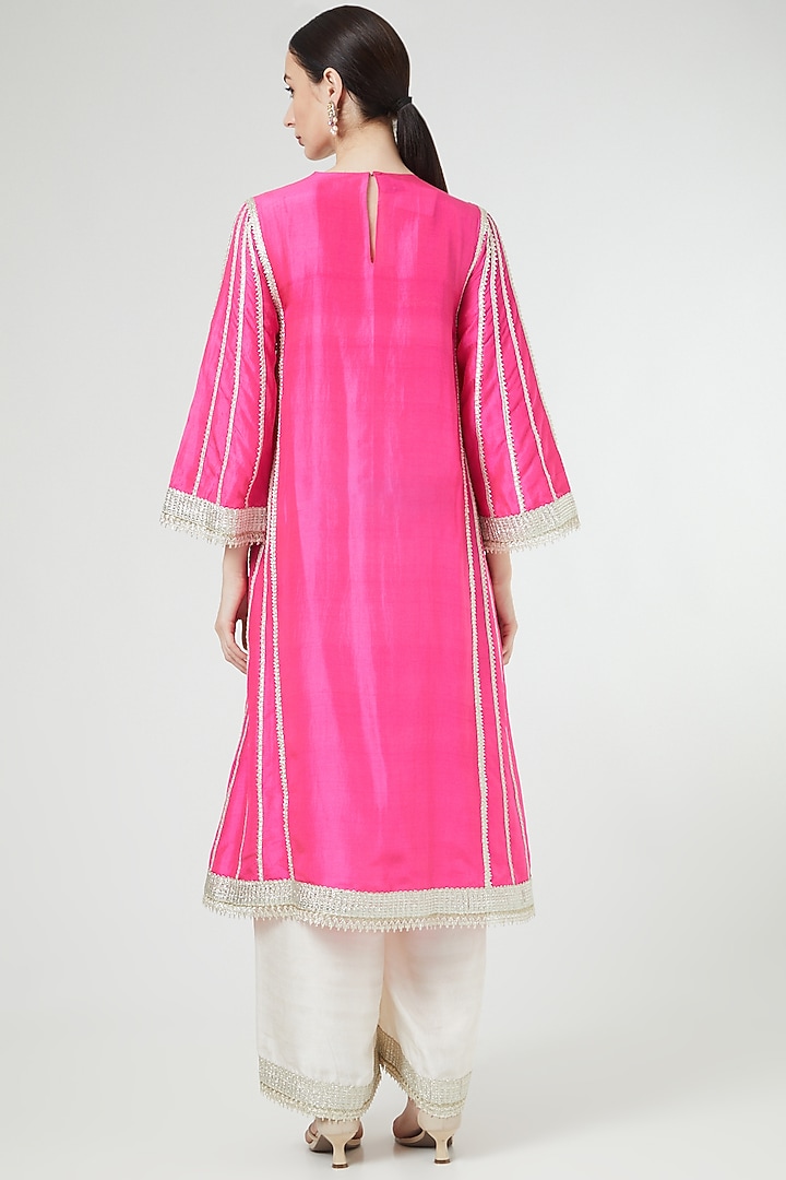 Rani Embroidered Kurta Set by Ekta Singh at Pernia's Pop Up Shop