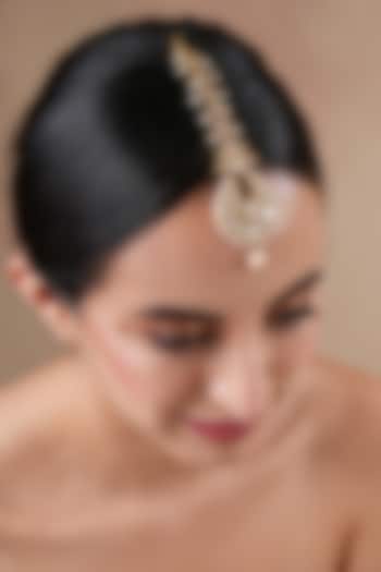 Gold Finish Pachi Kundan Polki Maangtikka by EKATHVA JAIPUR at Pernia's Pop Up Shop