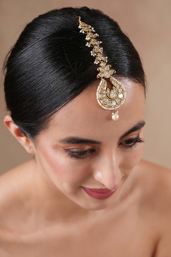 Gold Finish Pachi Kundan Polki Maangtikka by EKATHVA JAIPUR at Pernia's Pop Up Shop