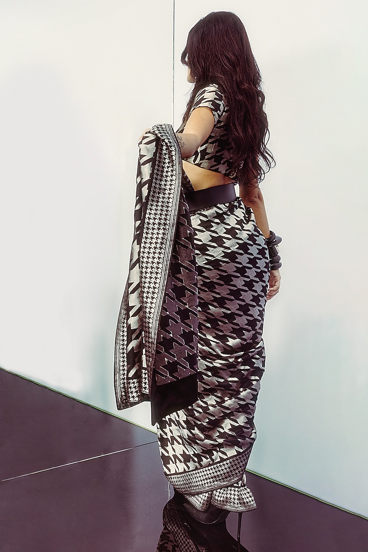 Black & Silver Pure Silk Houndstooth Handwoven Wedding Saree Set by Ekaya at Pernia's Pop Up Shop