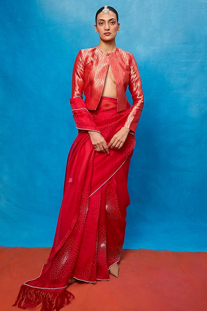 Red Kora Banarasi Embroidered Handwoven Wedding Saree Set by Ekaya at Pernia's Pop Up Shop