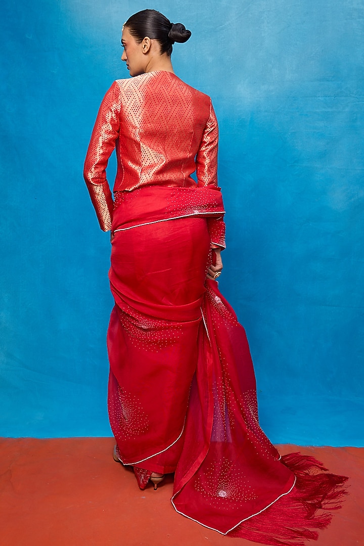 Red Kora Banarasi Embroidered Handwoven Wedding Saree Set by Ekaya at Pernia's Pop Up Shop