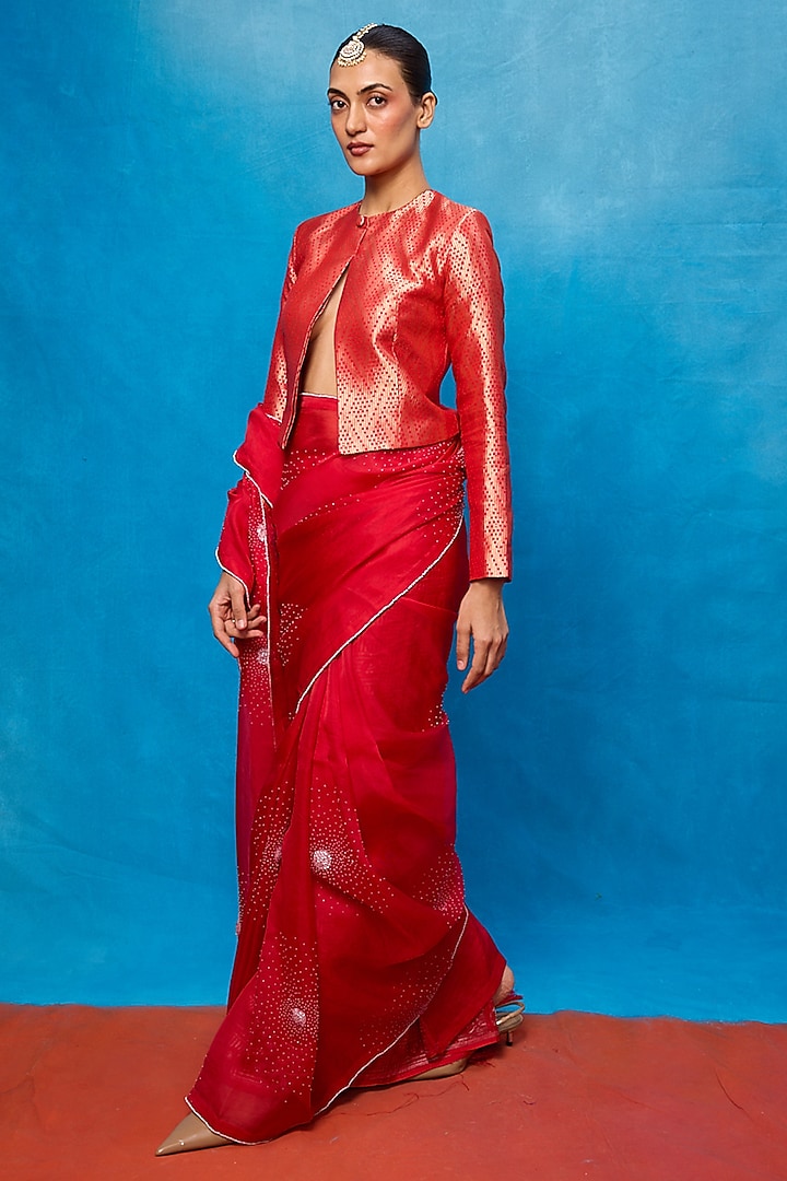 Red Kora Banarasi Embroidered Handwoven Wedding Saree Set by Ekaya at Pernia's Pop Up Shop