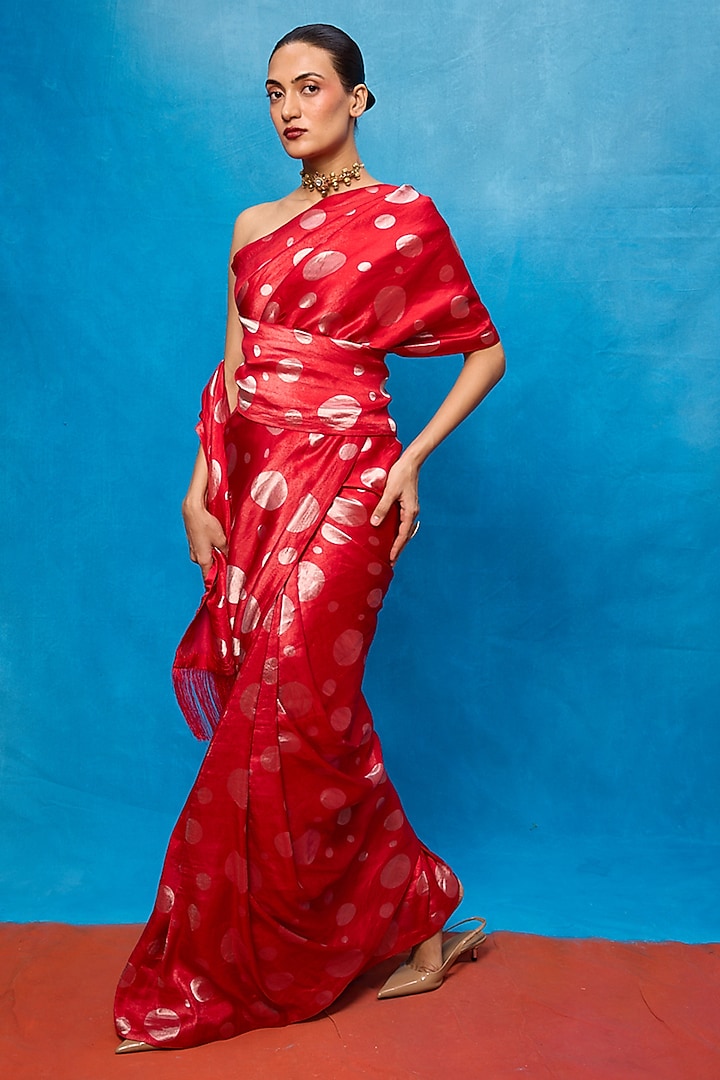 Red Silk Banarasi Cutwork Embroidered Handwoven Wedding Saree Set by Ekaya at Pernia's Pop Up Shop