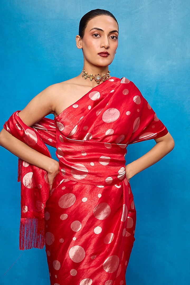 Red Silk Banarasi Cutwork Embroidered Handwoven Wedding Saree Set by Ekaya at Pernia's Pop Up Shop