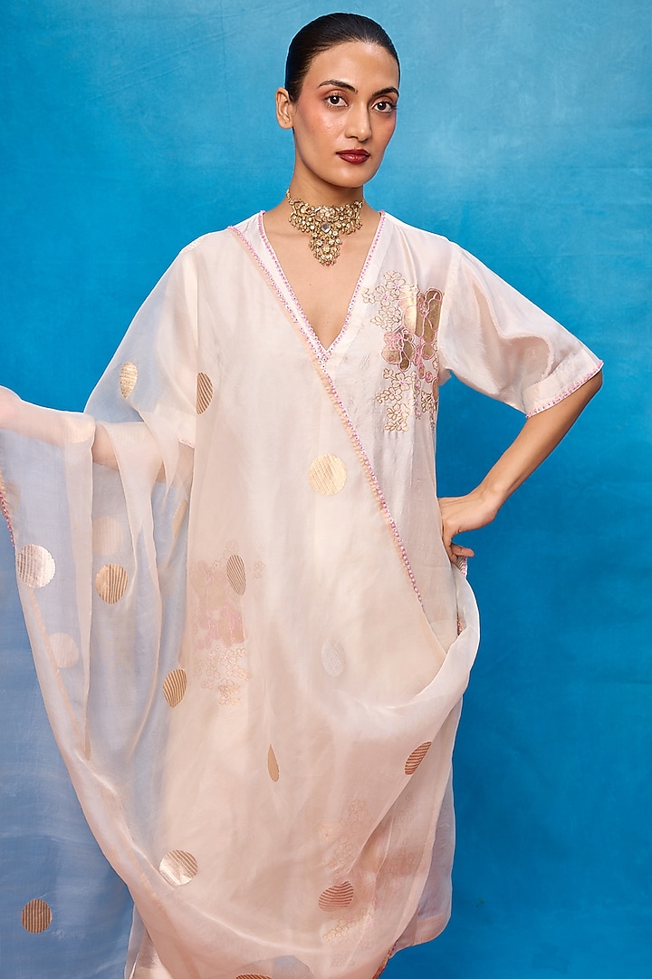 Off-White Silk Banarasi Handwoven Cutwork Kurta Set by Ekaya at Pernia's Pop Up Shop