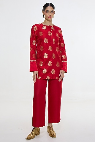 Red Satin Silk Handwoven Kurta Set by Ekaya