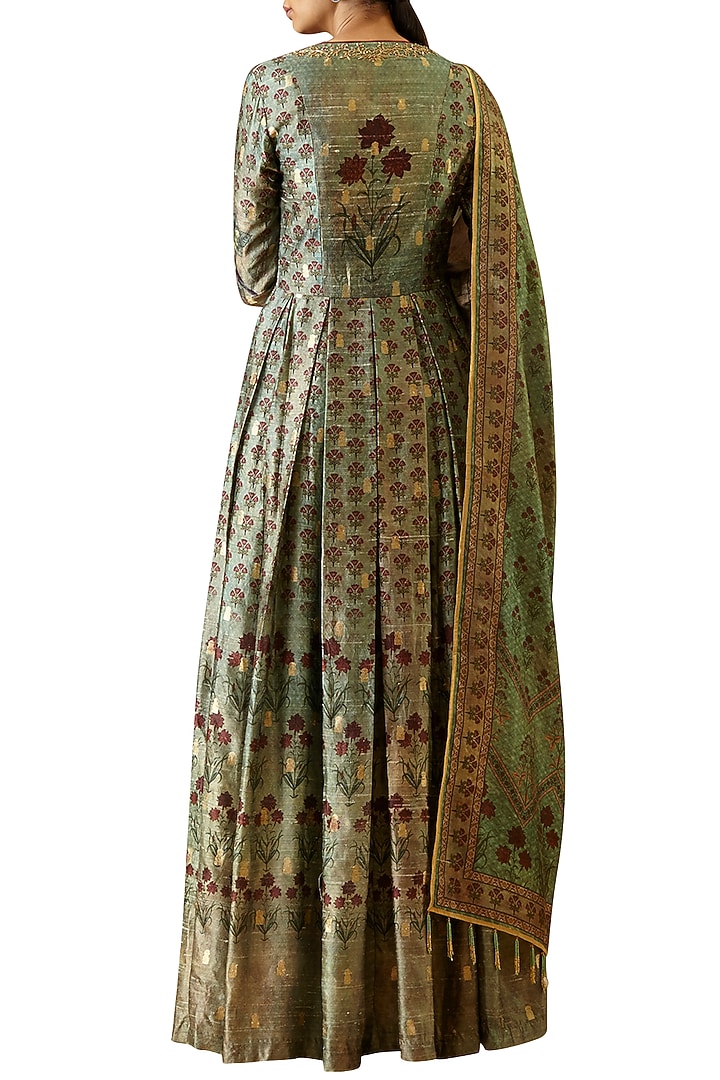 Turquoise embroidered kurta set available only at Pernia's Pop Up Shop.