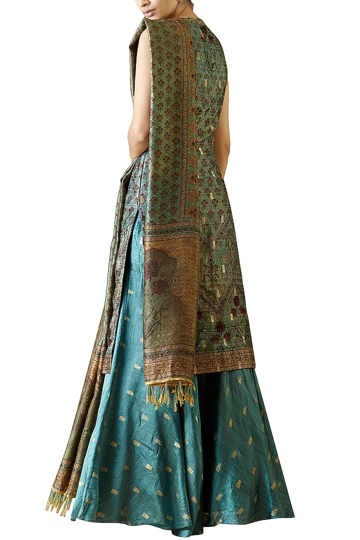 Turquoise printed and embroidered kurta set available only at Pernia's Pop Up Shop.