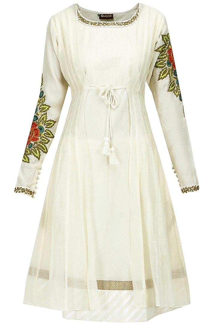 Ivory floral embroidered kurta available only at Pernia's Pop-Up Shop.