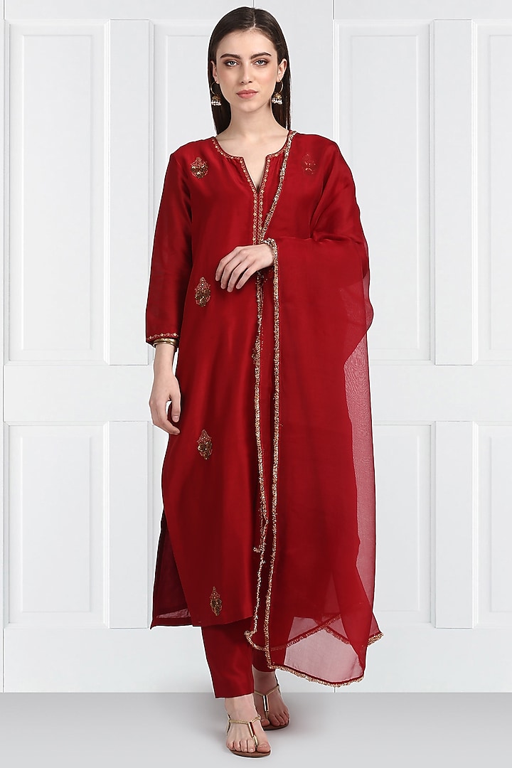Maroon Embroidered Kurta Set by Label Earthen