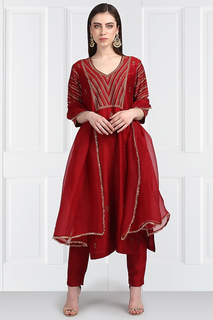Red Zari Embroidered Kurta Set by Label Earthen