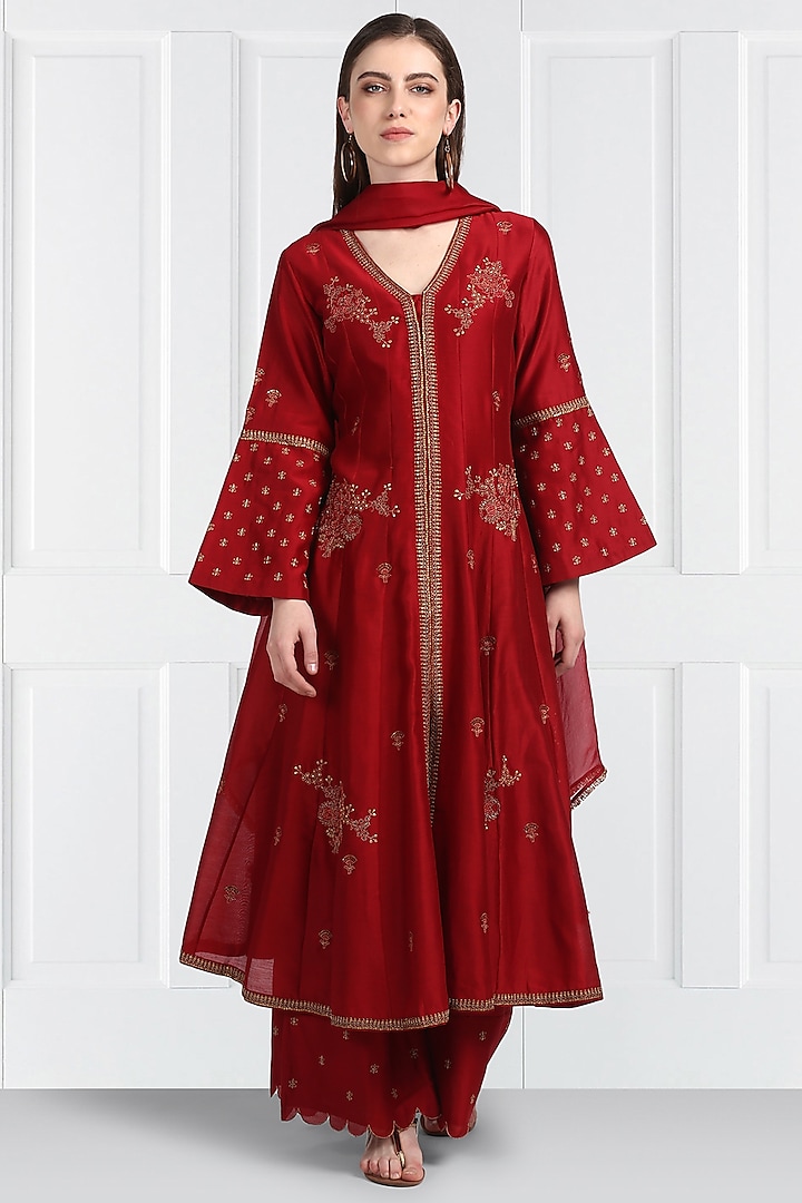 Red Embroidered Kalidar Kurta Set Design by Label Earthen at Pernia's ...