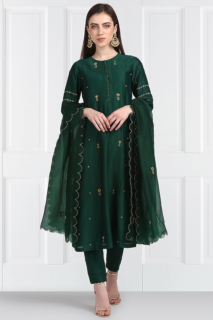Emerald Green Floral Embroidered Kurta Set by Label Earthen