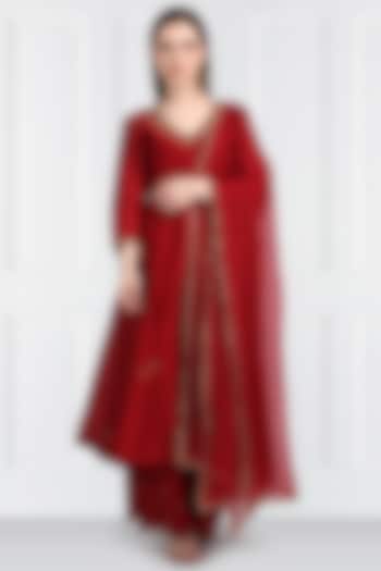 Red Embroidered Kurta Palazzo Set by Label Earthen at Pernia's Pop Up Shop