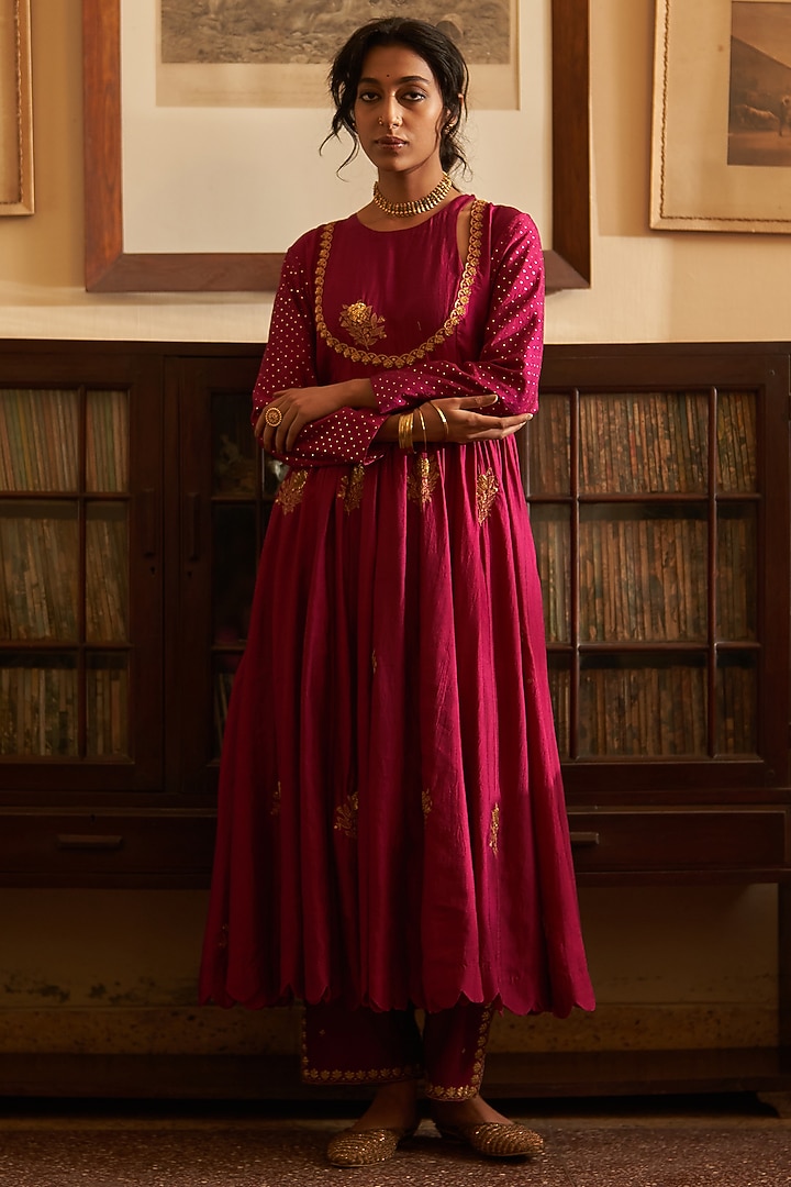 Royal Magenta Chiniya Silk Sequins & Zari Embroidered Kalidar Kurta Set by Label Earthen at Pernia's Pop Up Shop