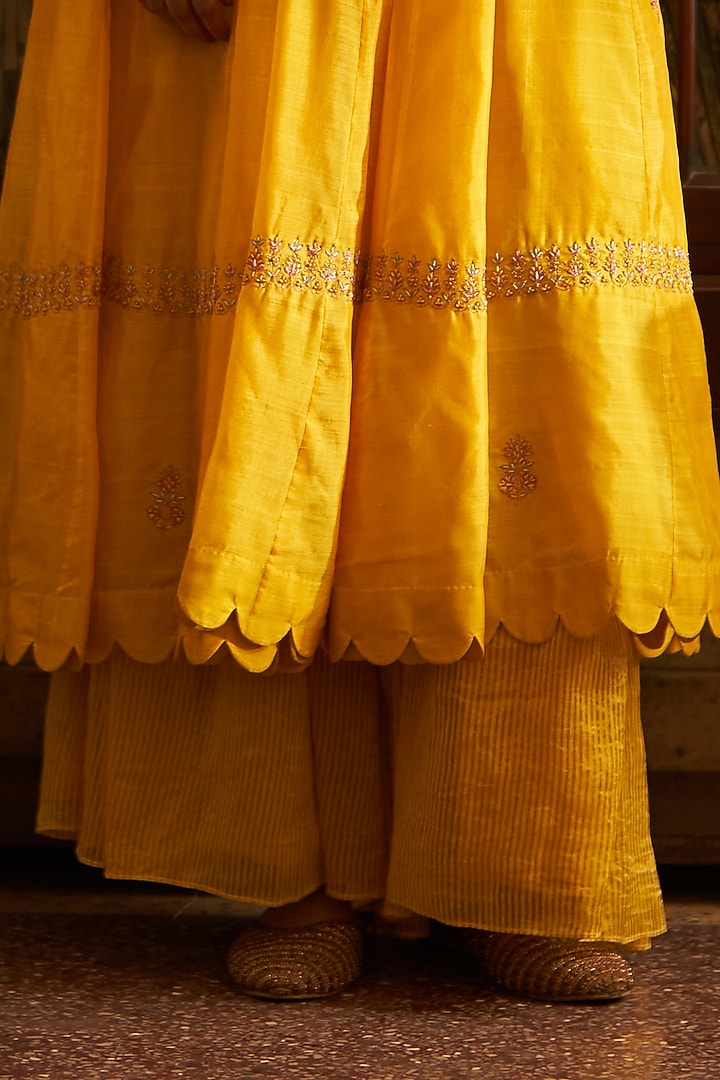 Yellow Silk Kalidar Kurta Set by Label Earthen at Pernia's Pop Up Shop