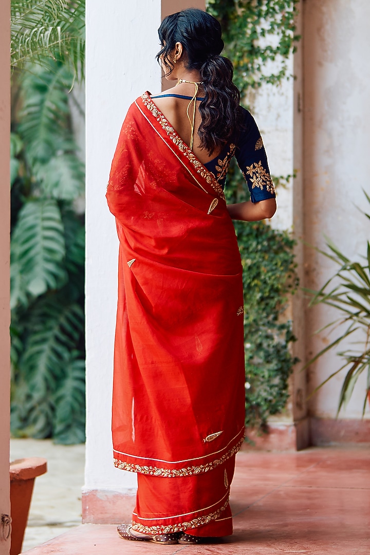 Red Chiniya Silk Zardosi Hand Embroidered Wedding Saree Set by Label Earthen at Pernia's Pop Up Shop