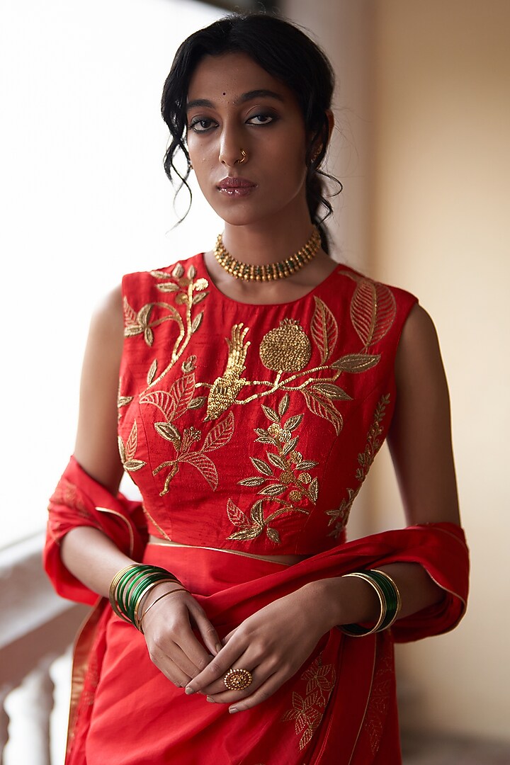 Red Chiniya Silk Zardosi Work Reception Saree Set by Label Earthen at Pernia's Pop Up Shop