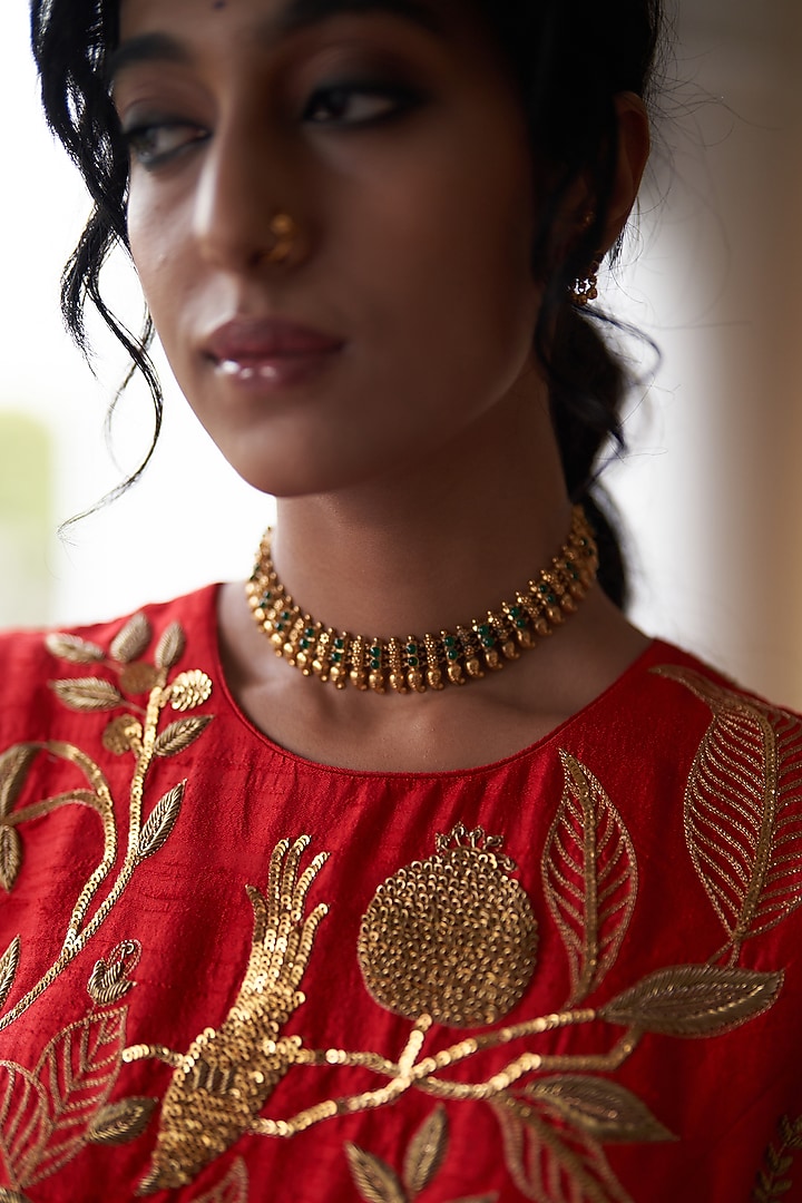 Red Chiniya Silk Zardosi Work Reception Saree Set by Label Earthen at Pernia's Pop Up Shop