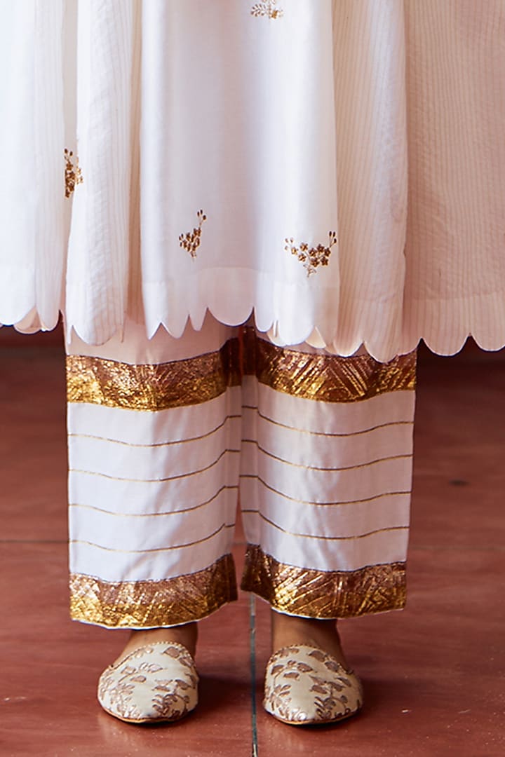 Ivory Chanderi Silk Hand Embroidered Kalidar Kurta Set by Label Earthen at Pernia's Pop Up Shop