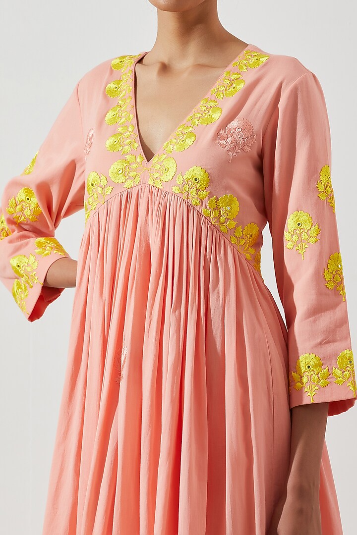 Peach & Yellow Floral Resham Embroidered Kurta Set by Label Earthen Pret at  Pernia's Pop Up Shop 2026